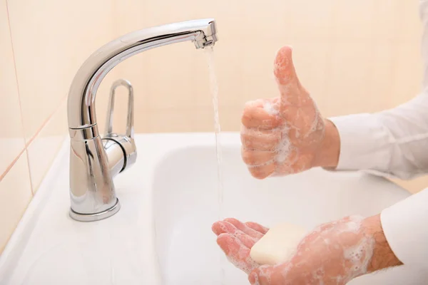 Lavado Manos Con Jabón Gel Bajo Agua Corriente Lavabo Limpieza — Foto de Stock