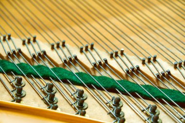 piyano güvertesi yakın görünüm, akorlar ve diğer bölümler, büyük piyano enstrümanı