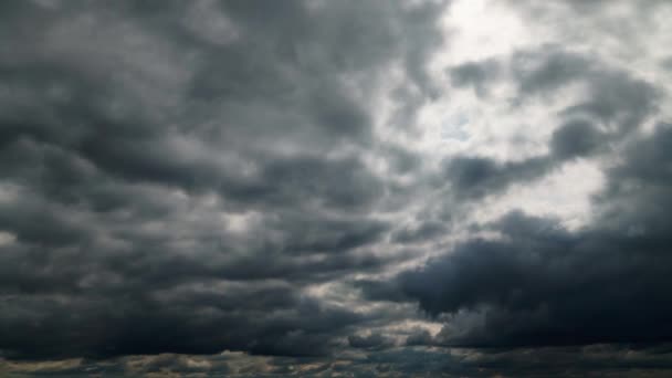 Güzel Karanlık Dramatik Gökyüzü Fırtınalı Bulutlar Zaman Yağmurdan Önce Akıp — Stok video