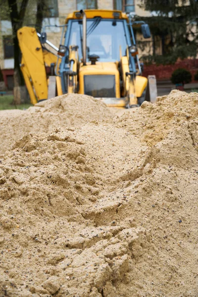 Trator Bulldozer Obras Com Uma Pilha Areia Para Construção — Fotografia de Stock