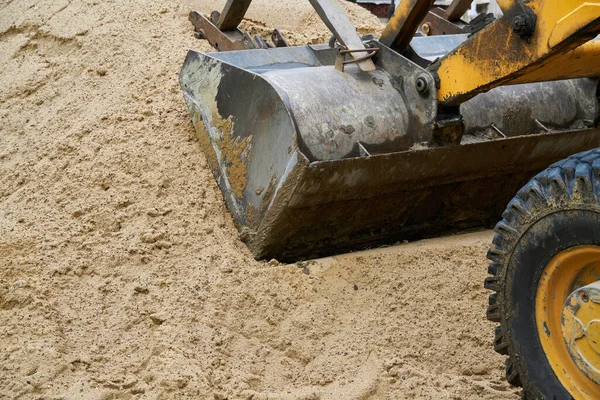 Trator Bulldozer Obras Com Uma Pilha Areia Para Construção — Fotografia de Stock