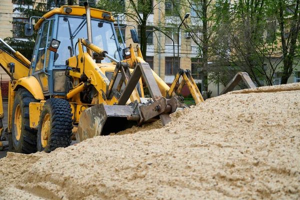 Trator Bulldozer Obras Com Uma Pilha Areia Para Construção — Fotografia de Stock