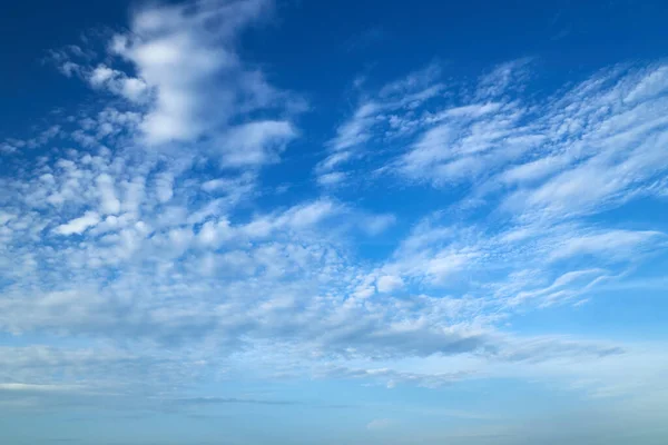 Cielo Luminoso Con Belle Nuvole Durante Una Bella Giornata Come — Foto Stock