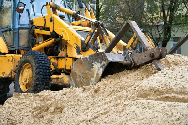 Trator Bulldozer Obras Com Uma Pilha Areia Para Construção — Fotografia de Stock
