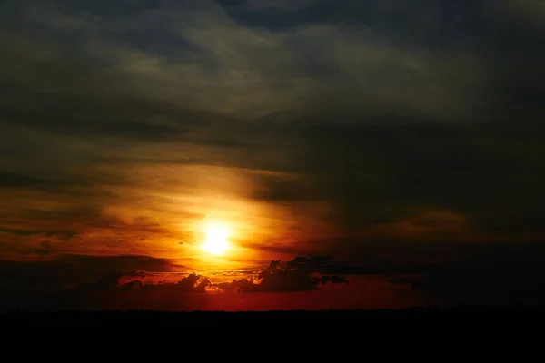 Beautiful Sunset Sky Bright Sun Dark Silhouette Clouds Background — Stock Photo, Image