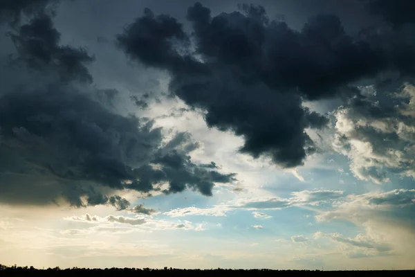 Beautiful Dark Dramatic Sky Sunlight Clouds Background — Stock Photo, Image