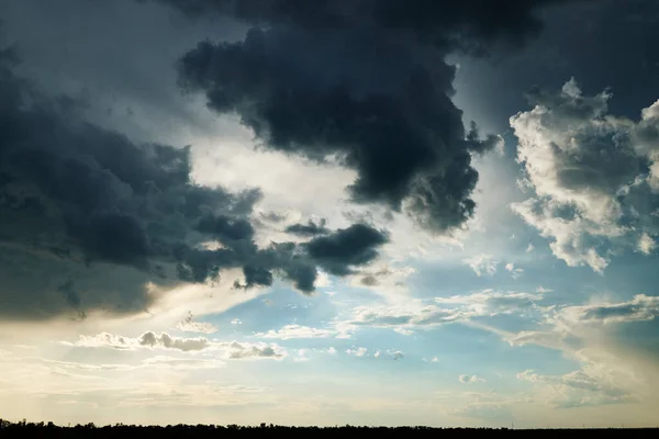 Beautiful Dark Dramatic Sky Sunlight Clouds Background — Stock Photo, Image