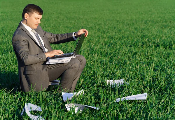 Businessman Works Green Field Freelance Business Concept Green Grass Blue — Stock Photo, Image