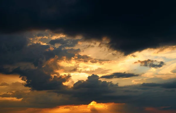 Beautiful Sunset Sky Bright Sun Dark Silhouette Clouds Background — Stock Photo, Image
