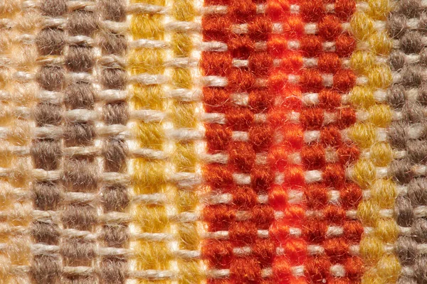 赤と黄色のウール糸で織られた小さな手作りのラグやマット — ストック写真