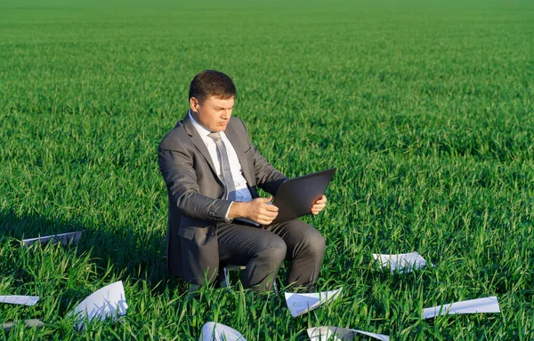 Businessman Works Green Field Freelance Business Concept Green Grass Blue — Stock Photo, Image