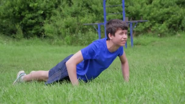 Adolescente Haciendo Ejercicio Aire Libre Estilo Vida Saludable — Vídeo de stock