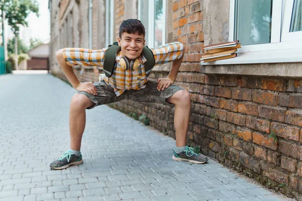 Happy Teenie Boy Portrait Auf Dem Weg Zur Schule Zur — Stockfoto