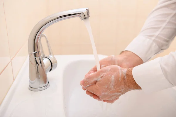 Handwas Met Zeep Gel Onder Stromend Water Wastafel Reinheid Hygiëne — Stockfoto