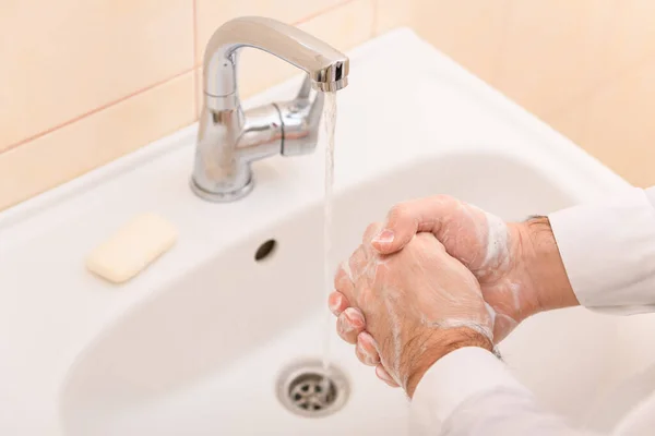 Cuci Tangan Dengan Sabun Atau Gel Bawah Air Yang Mengalir — Stok Foto