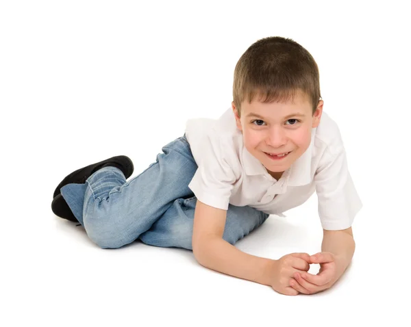 Niño sentado y jugando — Foto de Stock