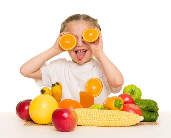 Niña con frutas y verduras —  Fotos de Stock