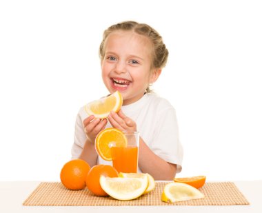 portakal İçecek suyu ile küçük kız