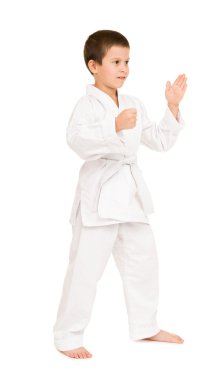 çocuk beyaz kimono içinde