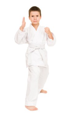 çocuk beyaz kimono içinde