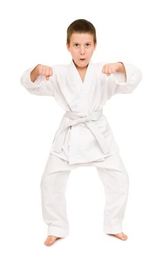 çocuk beyaz kimono içinde