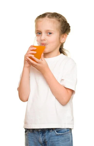 Bambina con un bicchiere di succo — Foto Stock