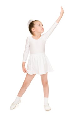 küçük kız bir beyaz topu cüppe dans