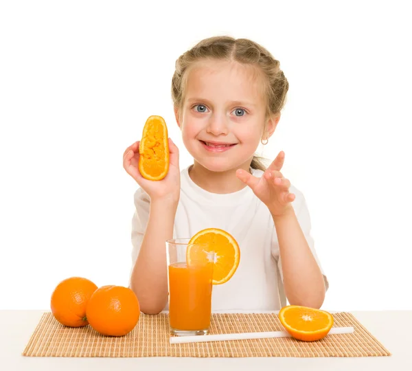 A gyümölcsök és zöldségek a kislány, hogy a lé — Stock Fotó