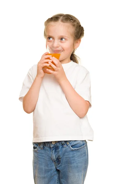 Bambina con un bicchiere di succo — Foto Stock