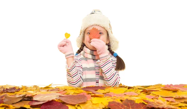 Chica con hojas de otoño en blanco — Foto de Stock