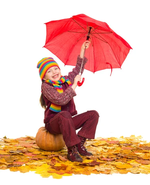 Menina com guarda-chuva em folhas de outono em branco — Fotografia de Stock