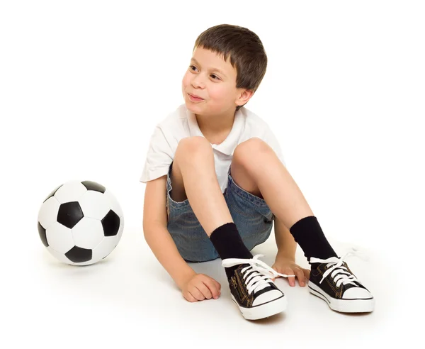 Junge mit Fußballball — Stockfoto