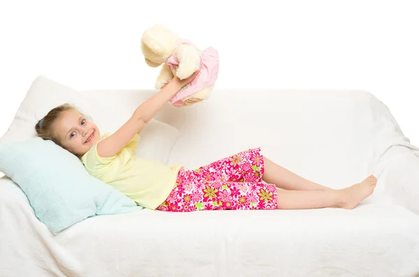 Kleines Mädchen im Bett — Stockfoto