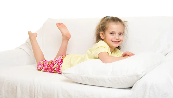 Kleines Mädchen im Bett — Stockfoto