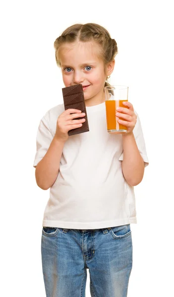 Kleines Mädchen mit einem Glas Saft — Stockfoto