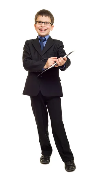 Junge im Anzug zeigen leeres Klemmbrett — Stockfoto