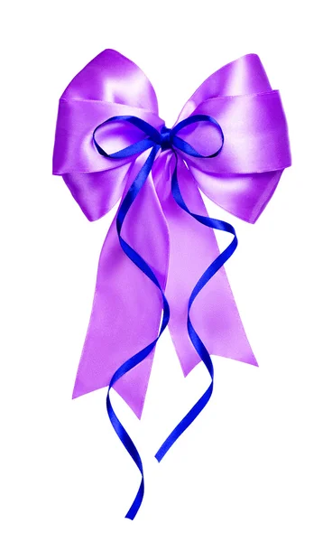 Фиолетовый лук с голубой лентой из шелка — стоковое фото