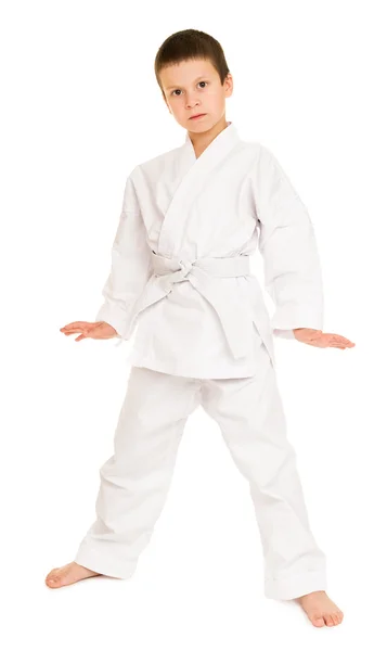Мальчик в одежде для боевых искусств — стоковое фото