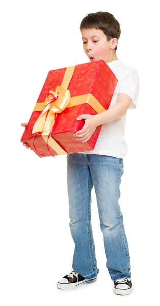 Αγόρι με το κιβώτιο δώρων — Φωτογραφία Αρχείου