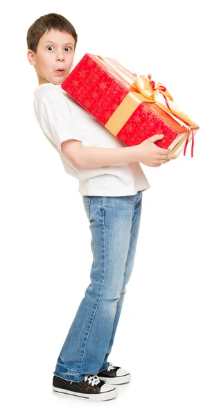 Niño con caja de regalo —  Fotos de Stock