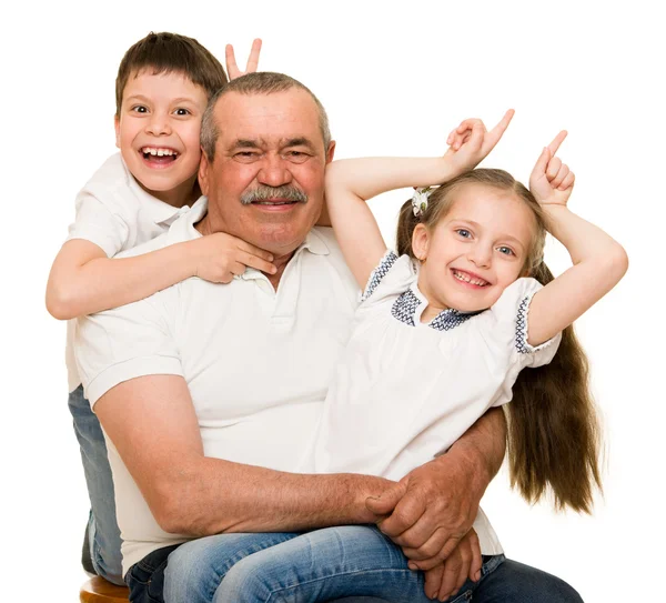 Retrato de abuelo y nietos — Foto de Stock
