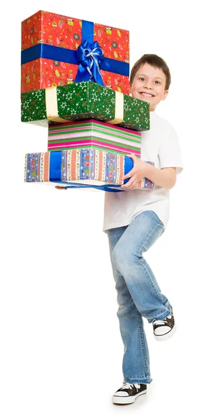 Хлопчик з подарунковими коробками — стокове фото
