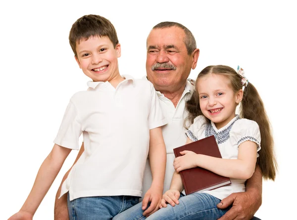 Retrato de abuelo y nietos — Foto de Stock