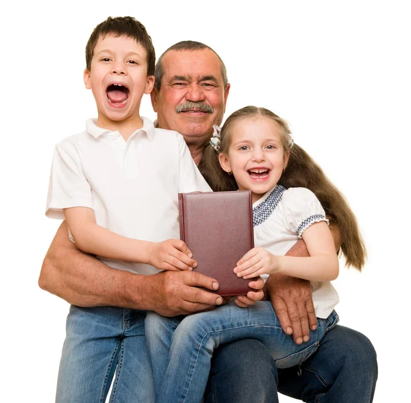 Retrato de abuelo y nietos — Foto de Stock