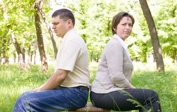Unhappy couple in the park — Stock Photo, Image