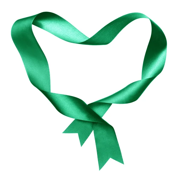 Verde, estrutura em forma de coração de fita de seda torcida — Fotografia de Stock