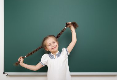 liseli kızlar okul yönetimi yakınındaki