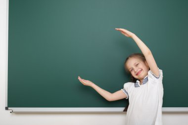 liseli kızlar okul yönetimi yakınındaki