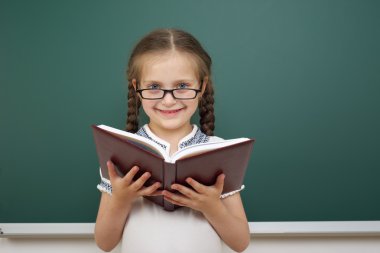 liseli kızlar okul yönetimi yakınındaki