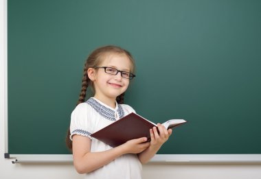 kitap yakın okul yönetimi ile kız öğrenci